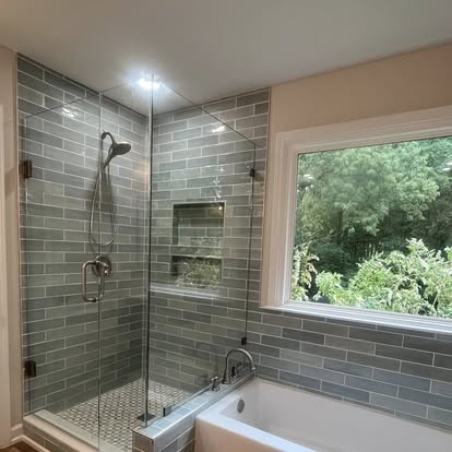 Glass shower and tub combination with wall niche